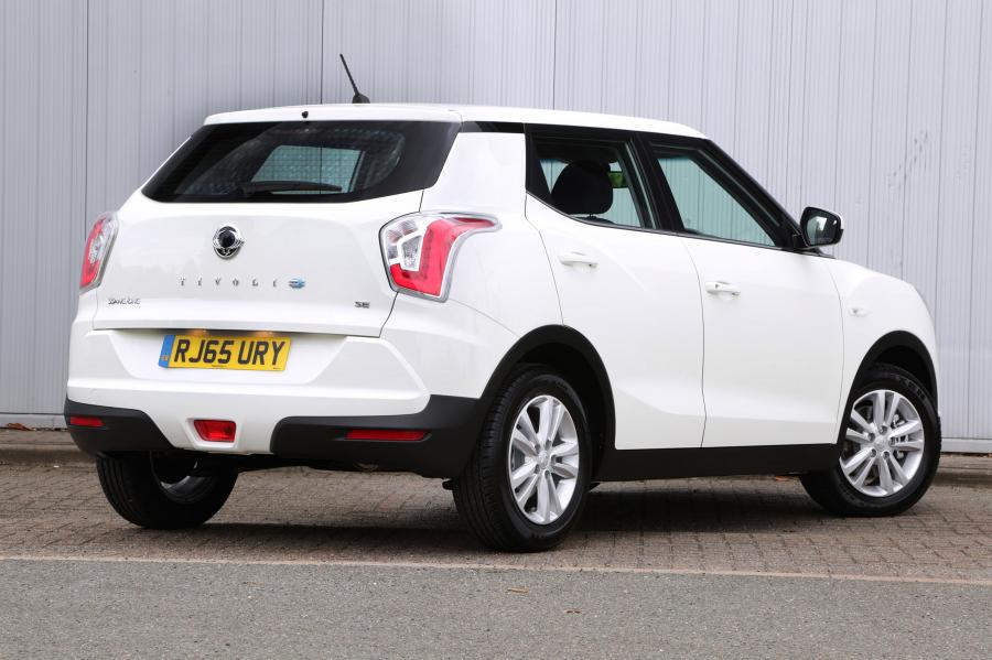 SsangYong Tivoli XDi 2015 года  (UK) (фото 7 из 21)